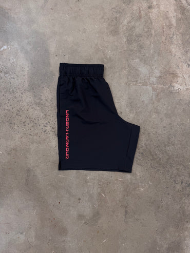 unarm shorts -black red